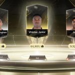 Vinicius ngạo nghễ khi được đông đảo game thủ bình chọn tại sự kiện Đồng Hành Quả Bóng Vàng của FC Online