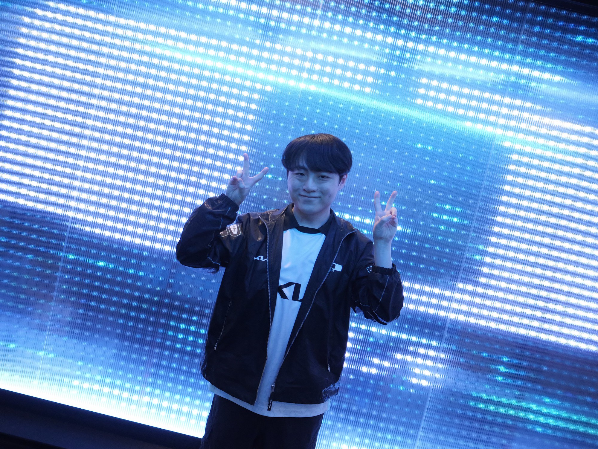 Cơ chế coach-voice bất ngờ được sử dụng với lý do “hài hước” tại LCK Cup 2026